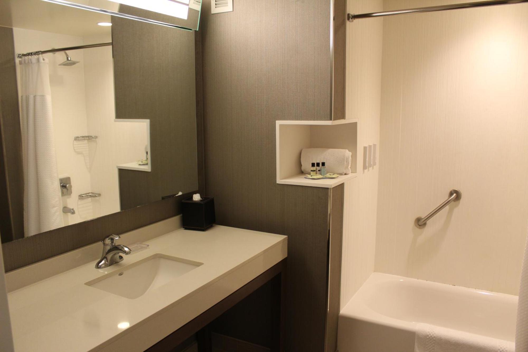 Courtyard By Marriott Muncie At Horizon Convention Center Hotel Exterior photo