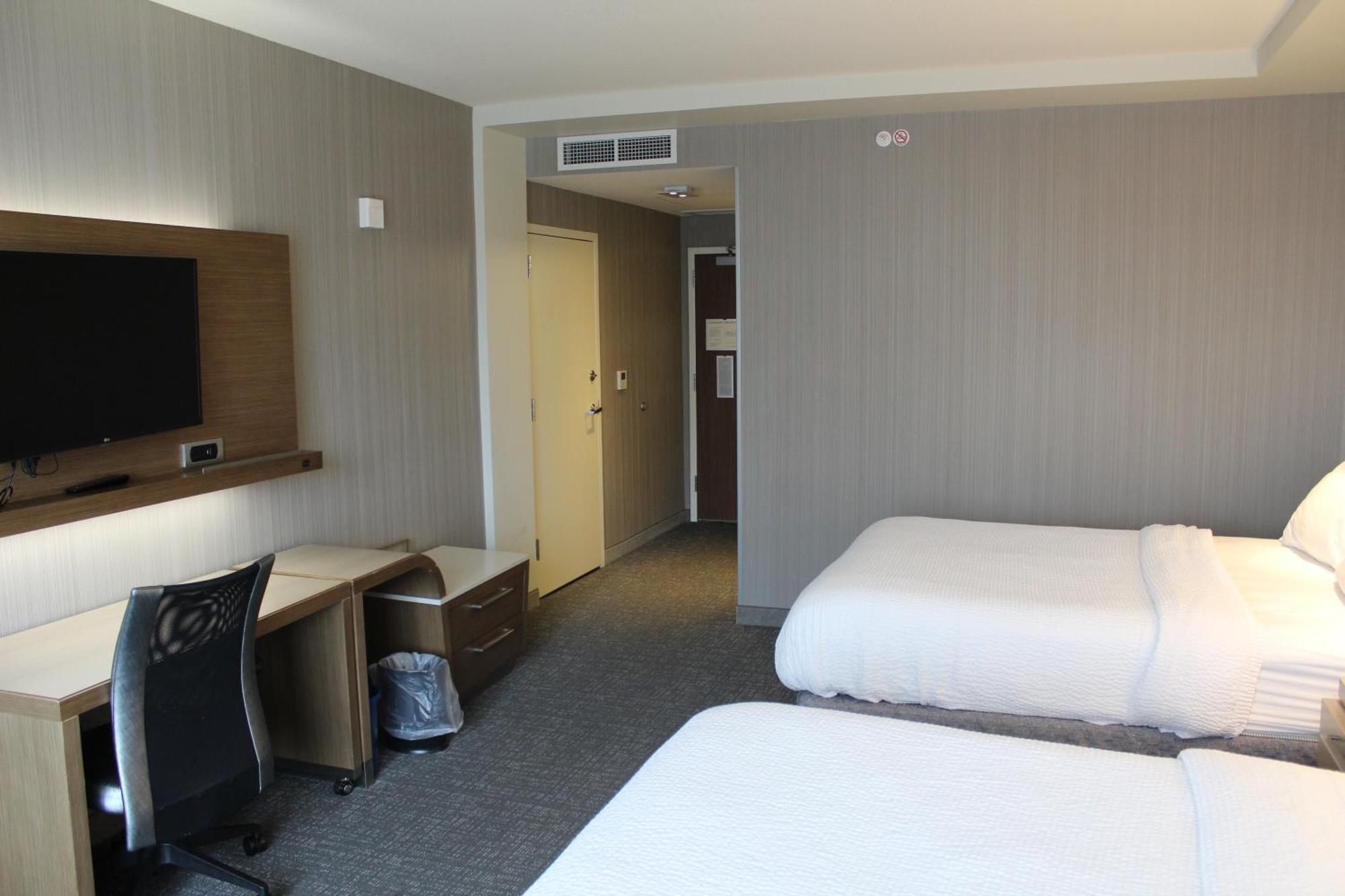 Courtyard By Marriott Muncie At Horizon Convention Center Hotel Exterior photo