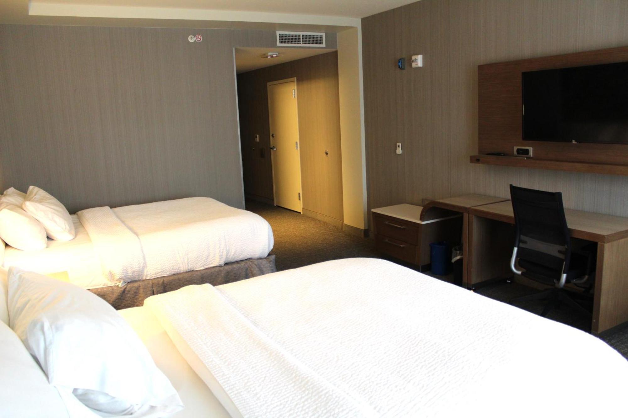 Courtyard By Marriott Muncie At Horizon Convention Center Hotel Exterior photo