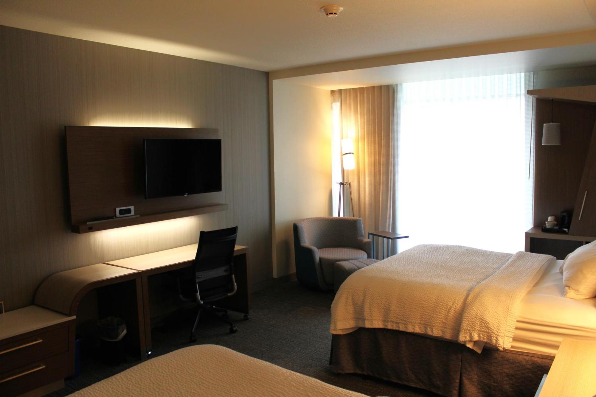 Courtyard By Marriott Muncie At Horizon Convention Center Hotel Exterior photo