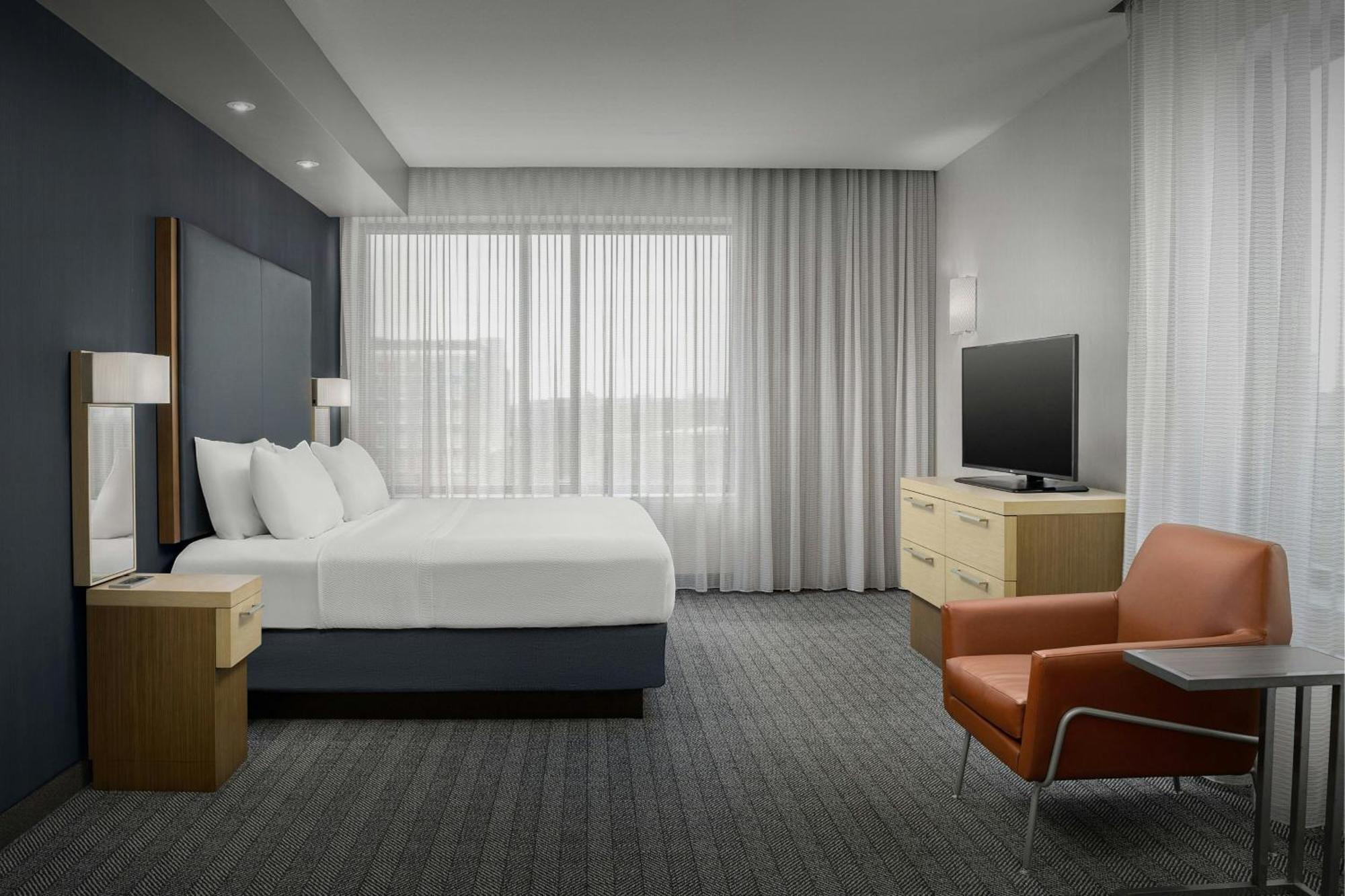 Courtyard By Marriott Muncie At Horizon Convention Center Hotel Exterior photo