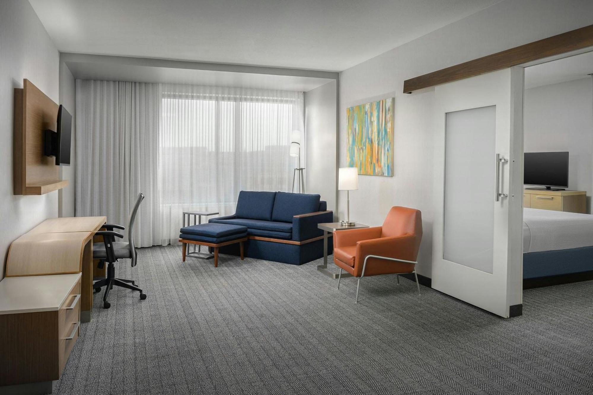 Courtyard By Marriott Muncie At Horizon Convention Center Hotel Exterior photo