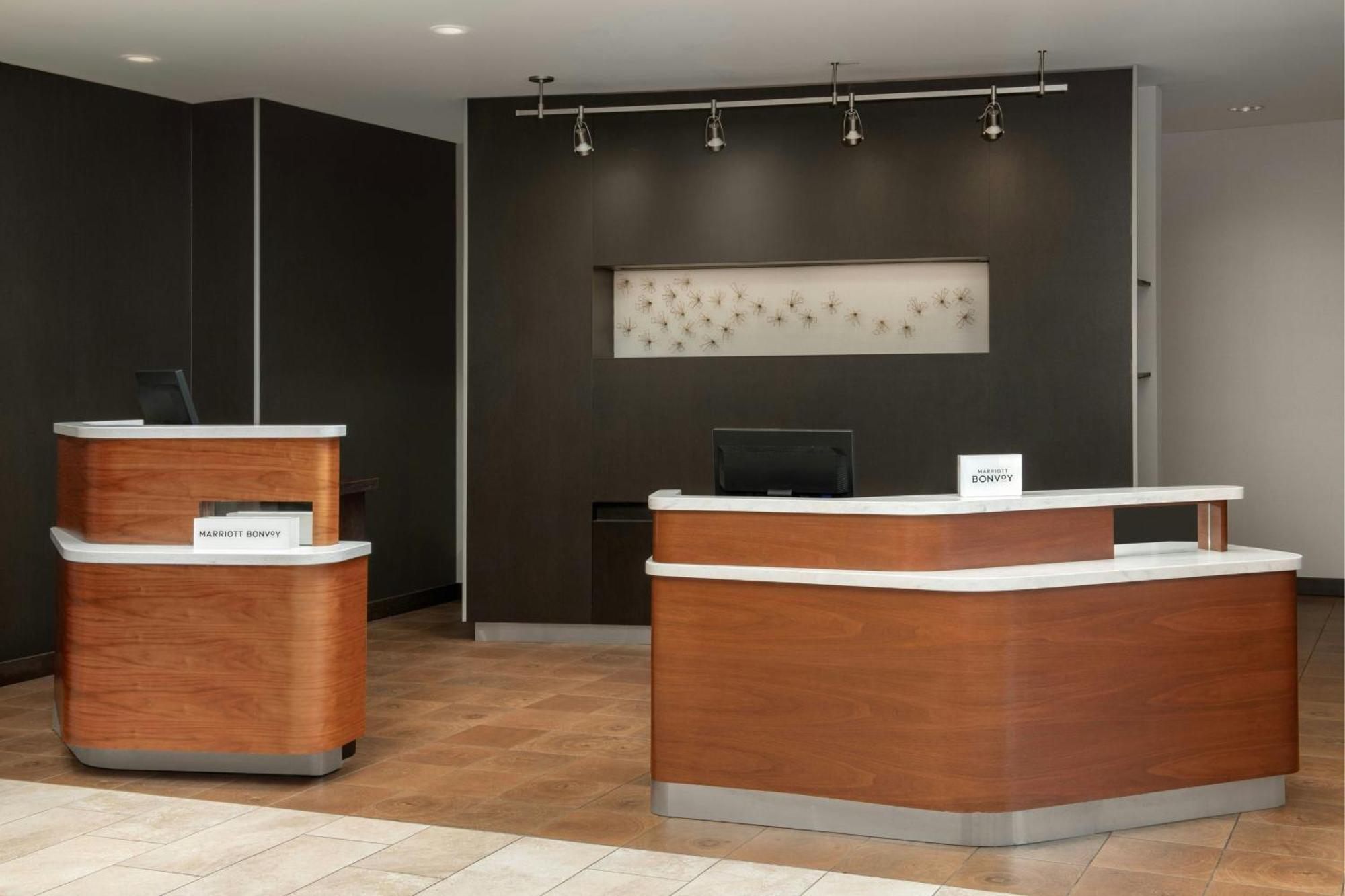 Courtyard By Marriott Muncie At Horizon Convention Center Hotel Exterior photo