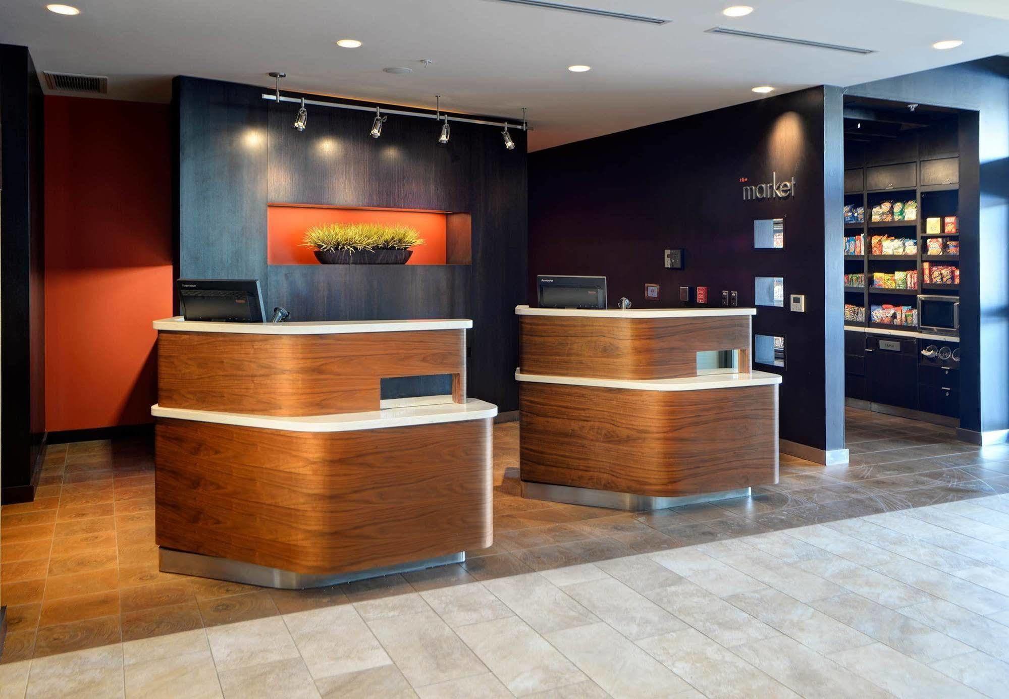 Courtyard By Marriott Muncie At Horizon Convention Center Hotel Exterior photo