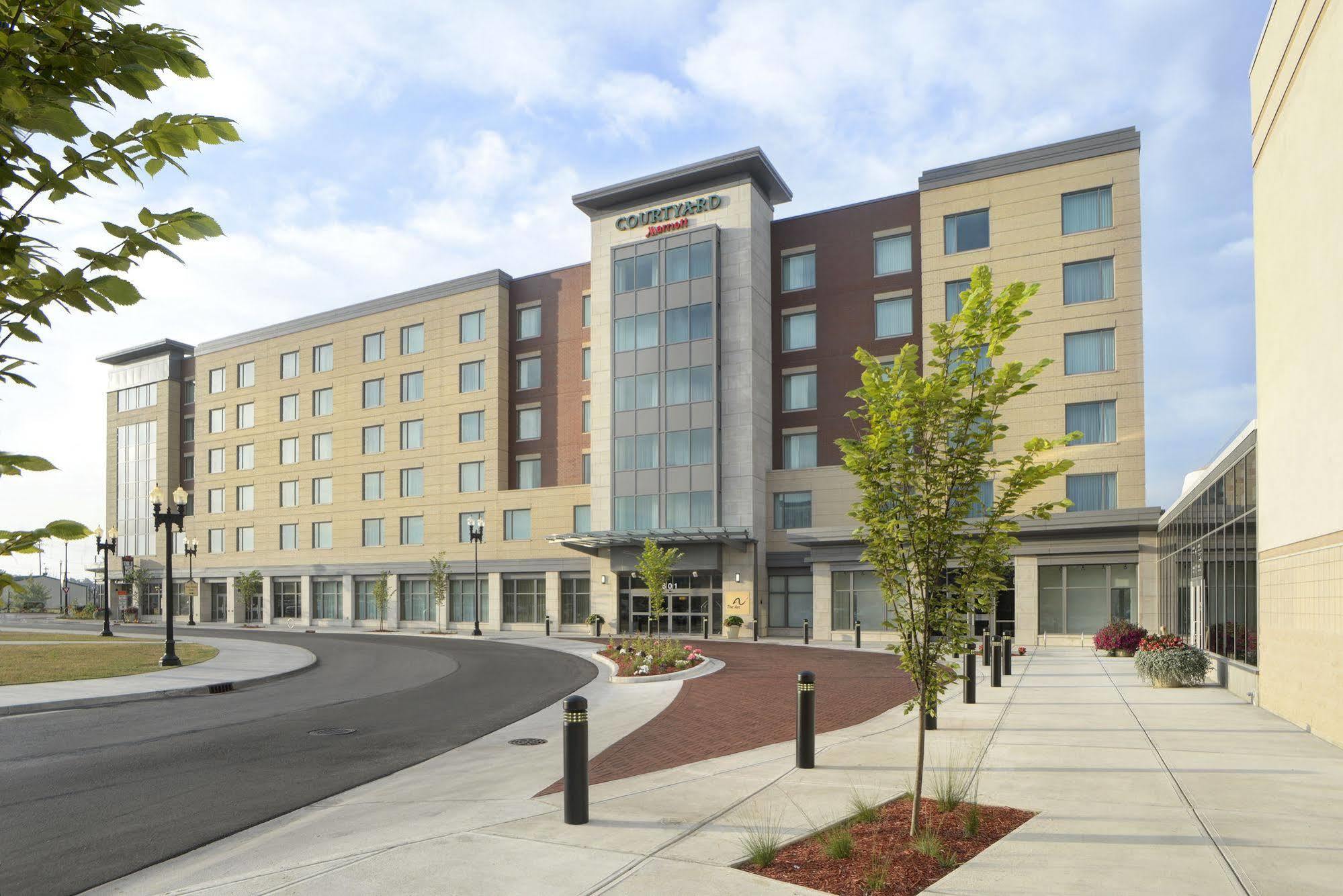 Courtyard By Marriott Muncie At Horizon Convention Center Hotel Exterior photo
